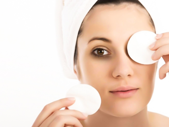 Cách trị thâm quầng mắt bằng muối rang
