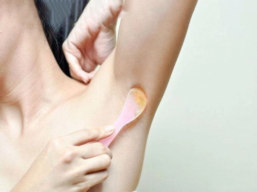 Cách wax lông nách tại nhà bằng đường và chanh, mật ong