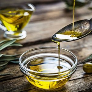 Trị thâm môi cấp tốc bằng dầu Oliu