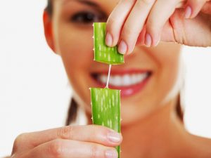 Trị thâm môi cấp tốc bằng nha đam
