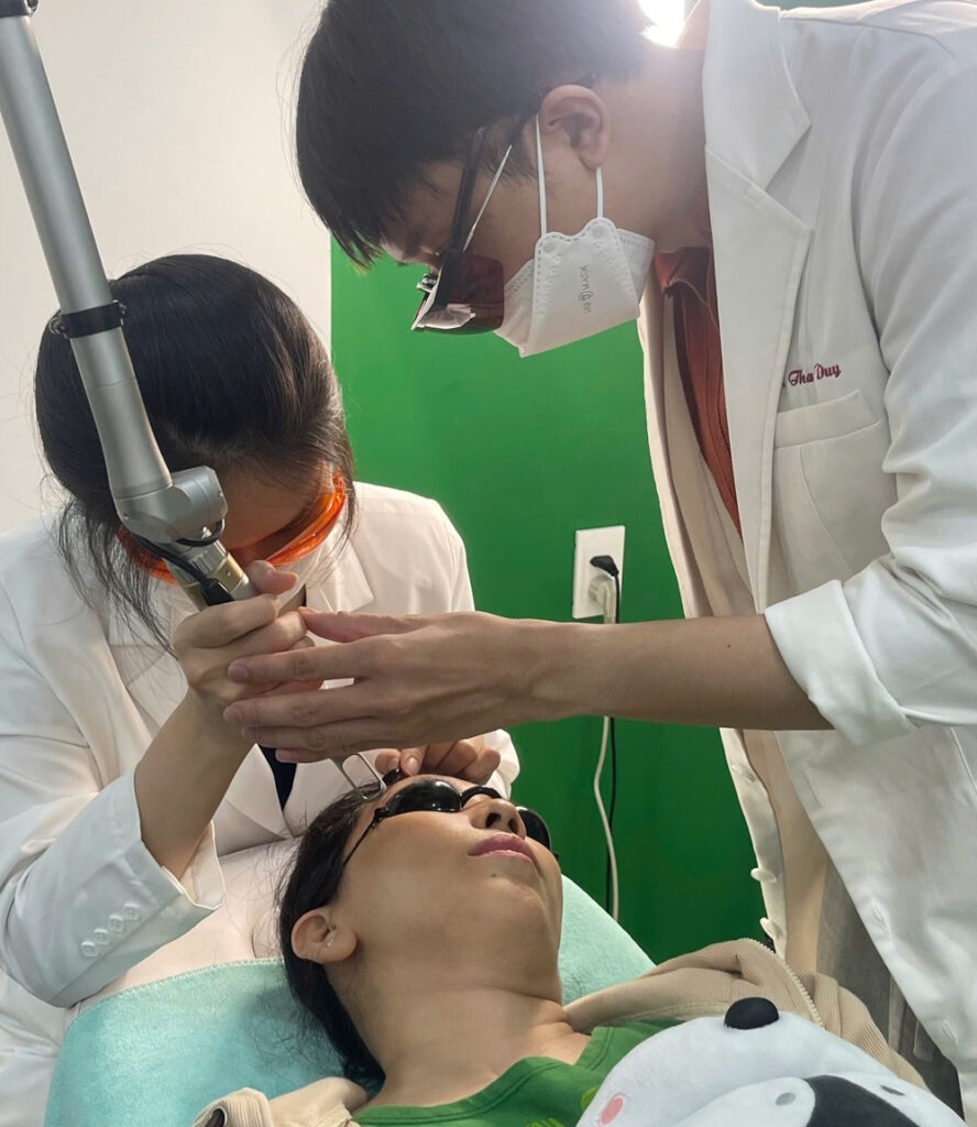 tuyen-sinh-khoa-hoc-laser